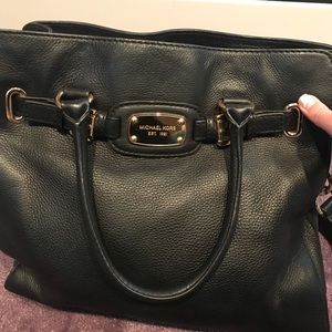 Like new black chíc Michael Kors purse